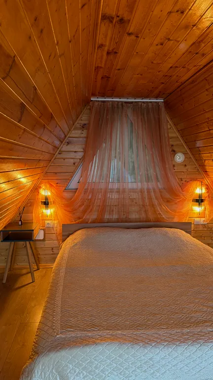 A-frame домик с панорамным видом на город