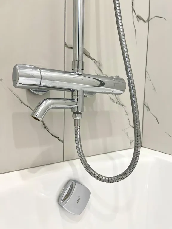 Стильный белоснежный апартамент в центре города, бесконтактный заезд