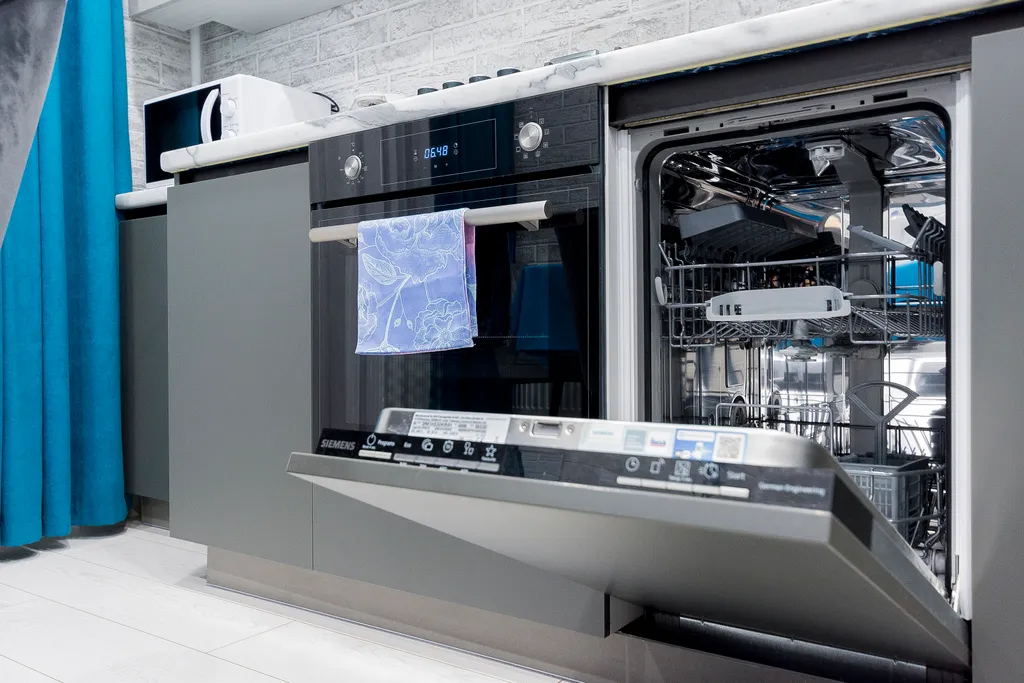 Уютная квартира в ЖК Паруса с подвесным креслом от Kravc Group