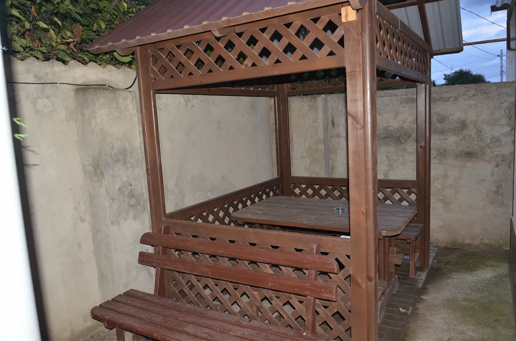 Пол дома с отдельным входом и двором