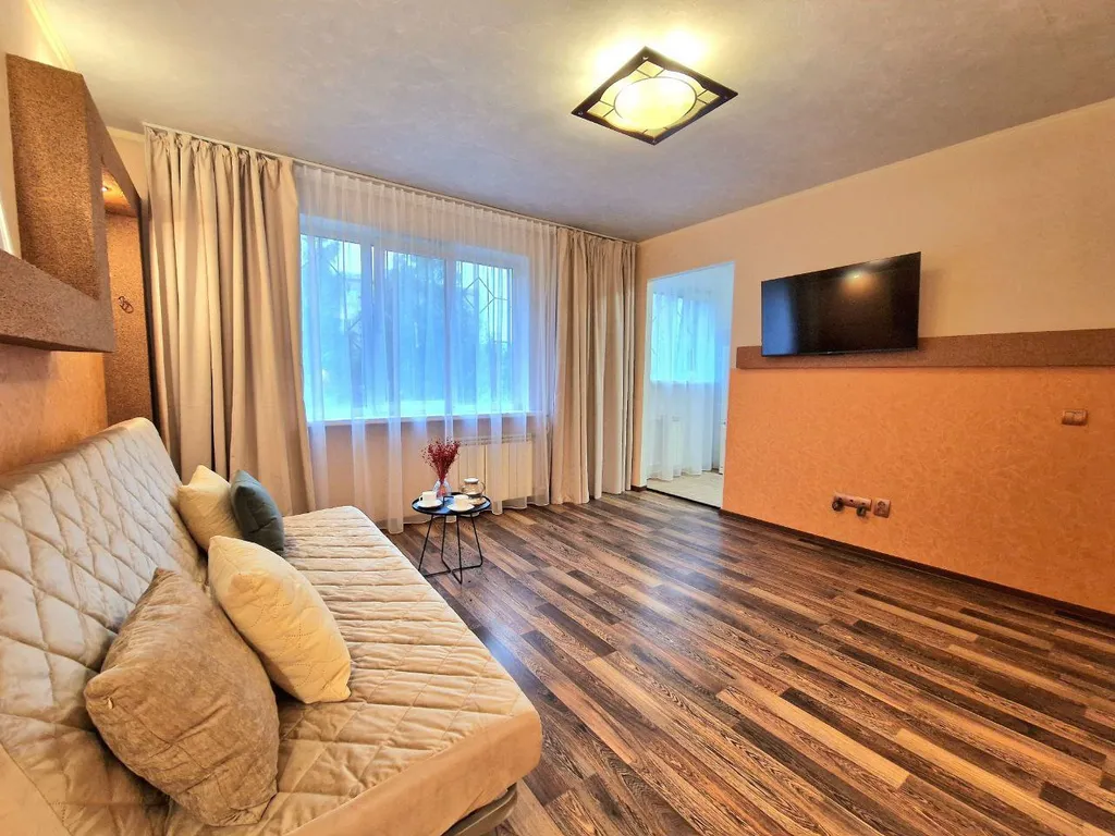 Квартира Трёхкомнатная квартира — Екатеринбург