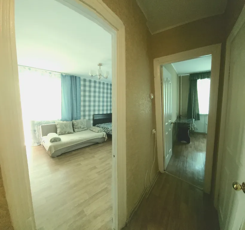 Центр города рядом площадь Ленина