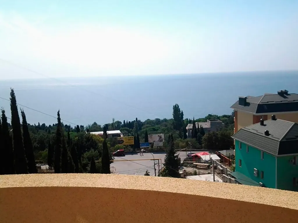 Видовая Квартира-студия на двоих с балконом у моря в Мисхоре