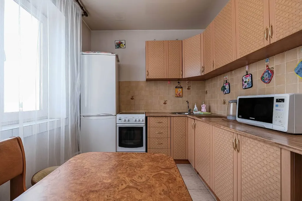 Современная квартира рядом с СК Заря на 4 человека