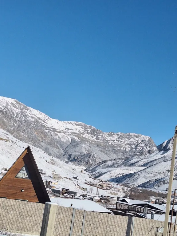 Уютный дом в самом центре гор