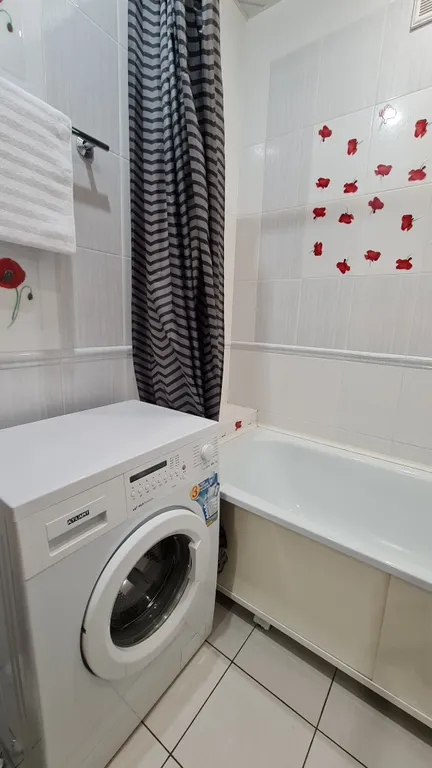 Просторная комфортабельная двухкомнатная квартира в многоэтажном доме