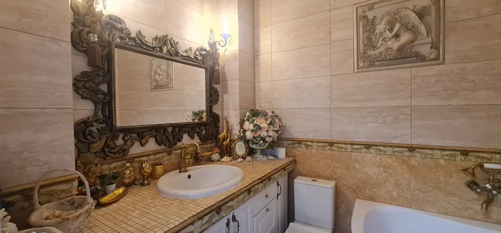 Шикарная 4-комнатная квартира у моря (Royal Apartment on Krymskaya 22)