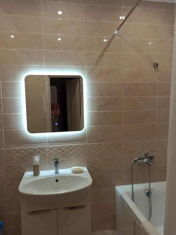 Светлая евродвушка с закрытой стоянкой