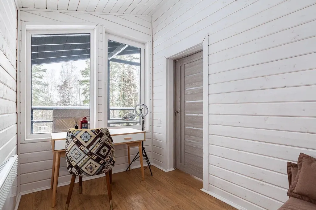 Современный дом с баней в лесу