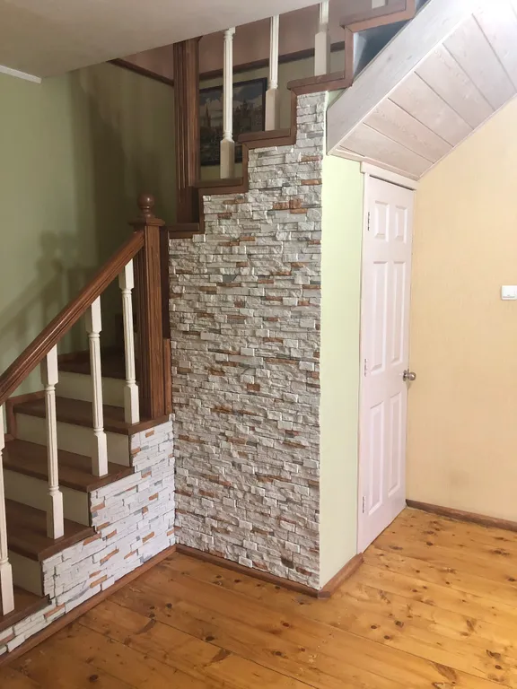 Дом с видом на сквер в центре города