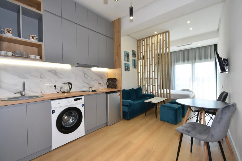 Красивая студиа в большом центре с балконом