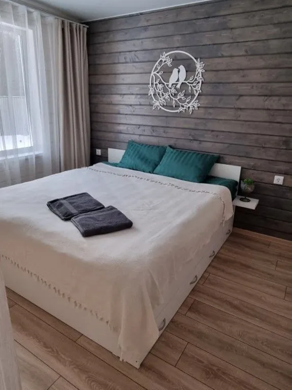 Дом у пруда в лесу