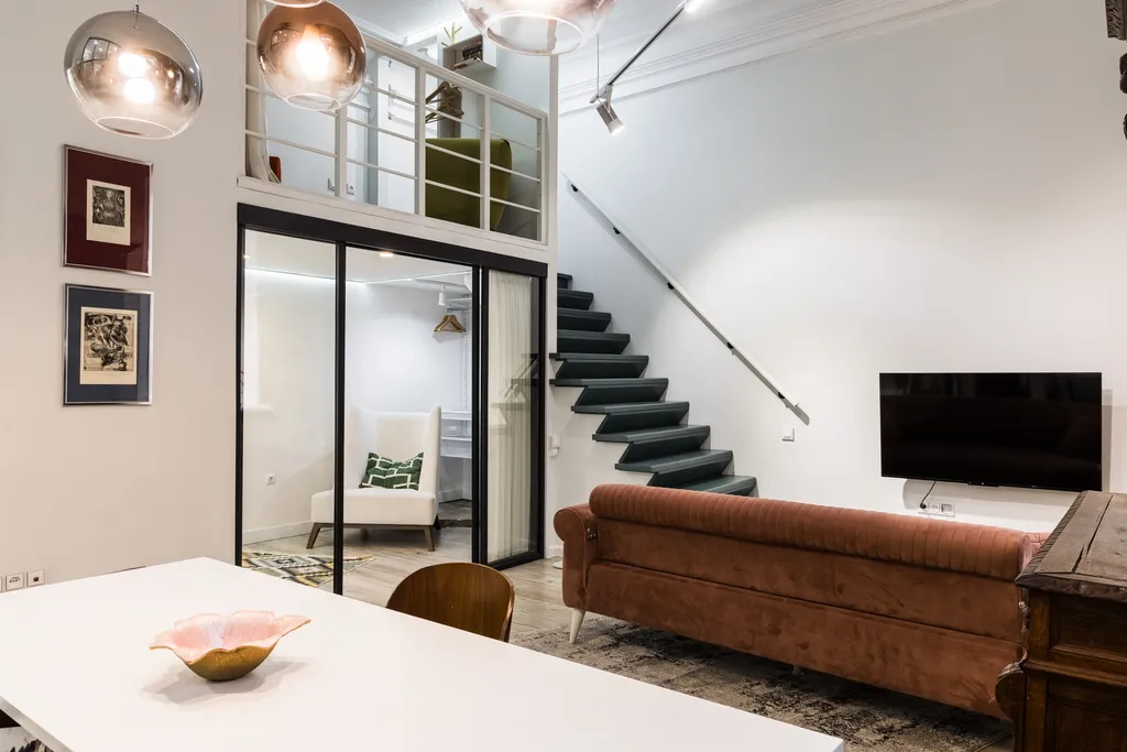 Трехуровневая квартира в историческом доме в центре города