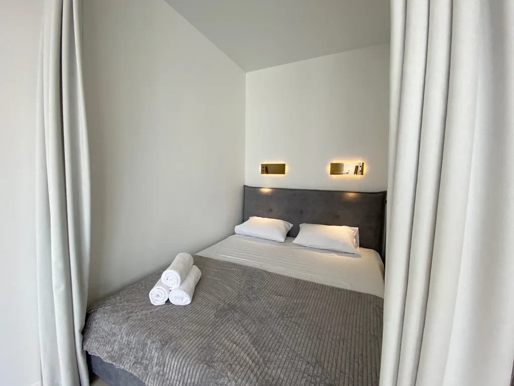 Прекрасная светлая студия у бухты Золотой рог