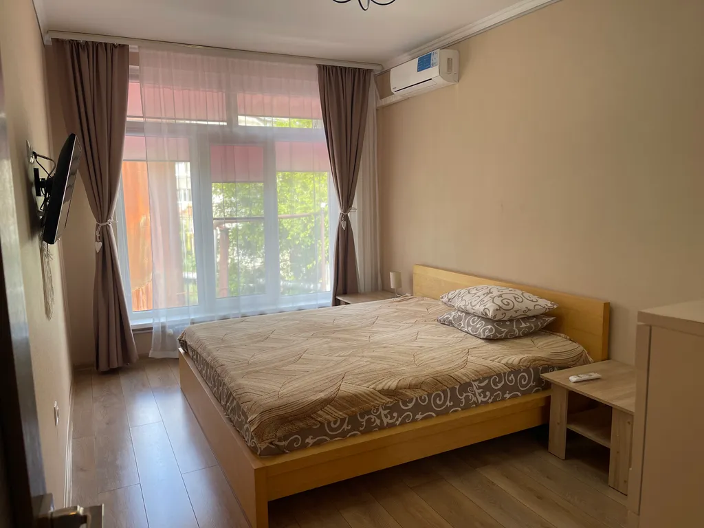 Коттедж 3 этажа, 4 комнаты.. В центре п. Небуг.