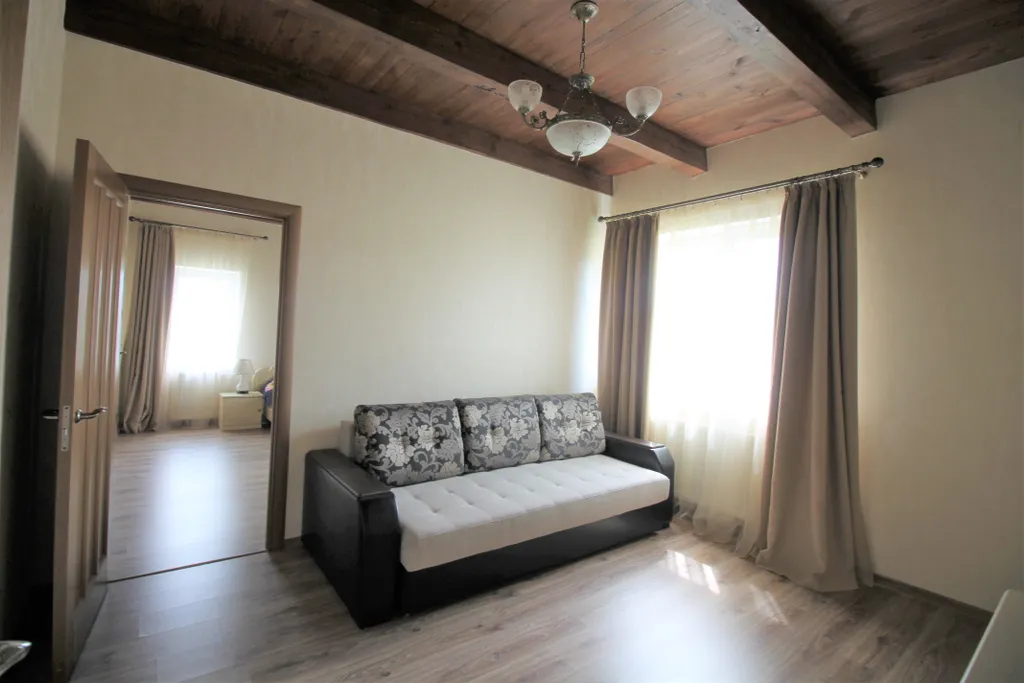 8-комнатный Дом