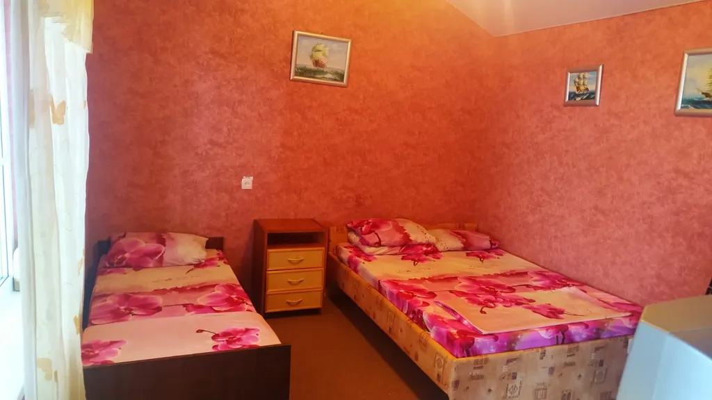 Коттедж с видом на море под большим дубом