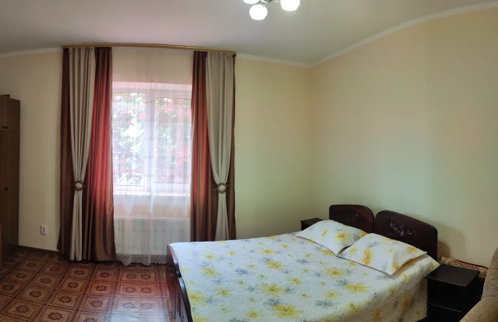 Этаж в уютном доме с видом на Цветник