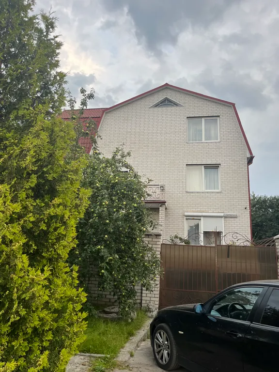 Уютный дом с бассейном, сауной и камином