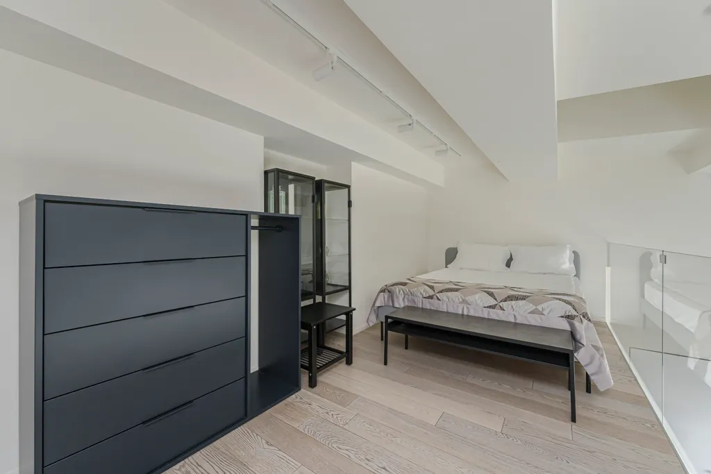 Двухуровневый апартамент на последнем этаже с видом на город и реку