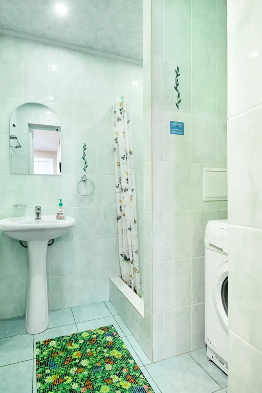 Тихий дом с окнами в сад