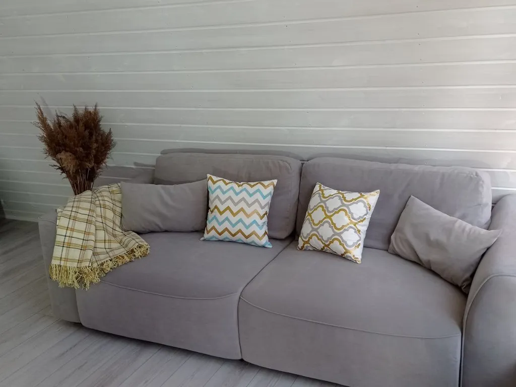 Дом с баней и чаном у леса