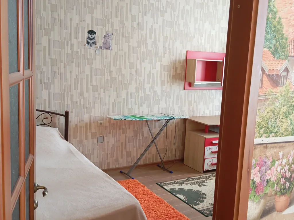 Двухкомнатная квартира с большой видовой террасой, отдельным входом