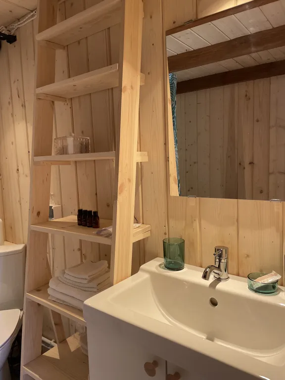 Уютный дом черный