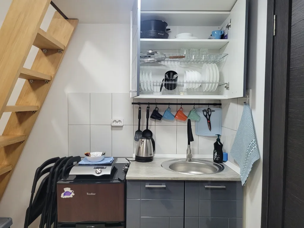 Лофт-6 синяя. Клёвая двухуровневая студия в центре.