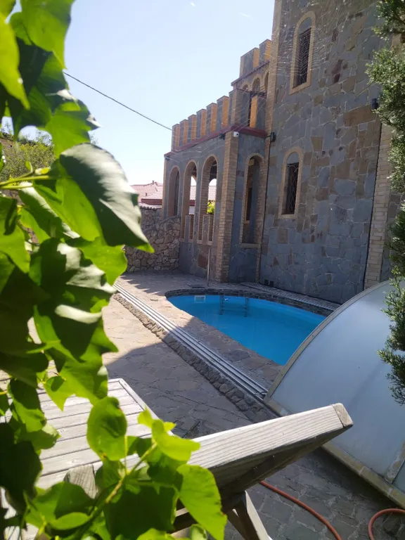 Замок у мыса Фиолент