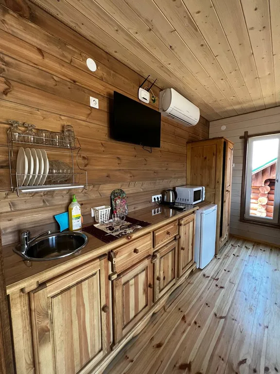 Отдых на берегу озера с городским комфортом!