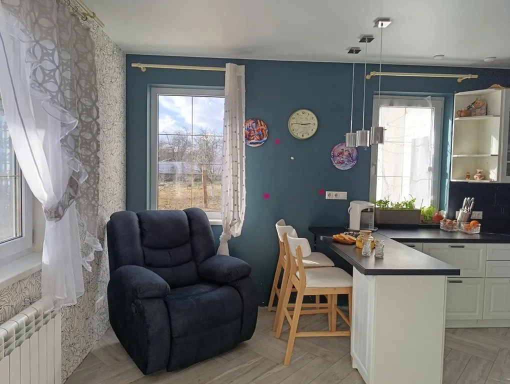 Уютный домик в деревне с беседкой и мангалом на улице