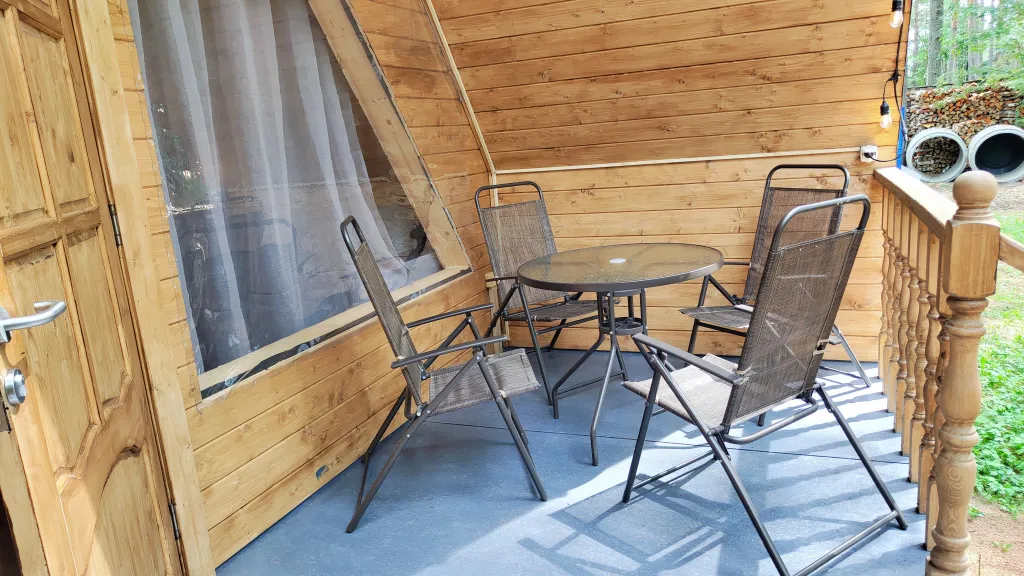 Коттедж Коттедж Амфрейм 6 местный у озера с баней, чаном и детской площадкой с батутом — Ланино