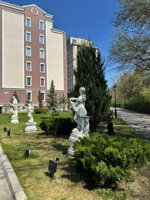 Квартира с камином у леса