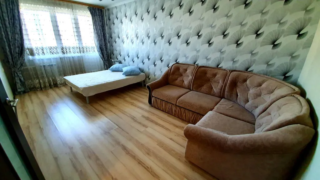 Большая двухкомнатная квартира до 6 человек от сети «RoomOnDay»