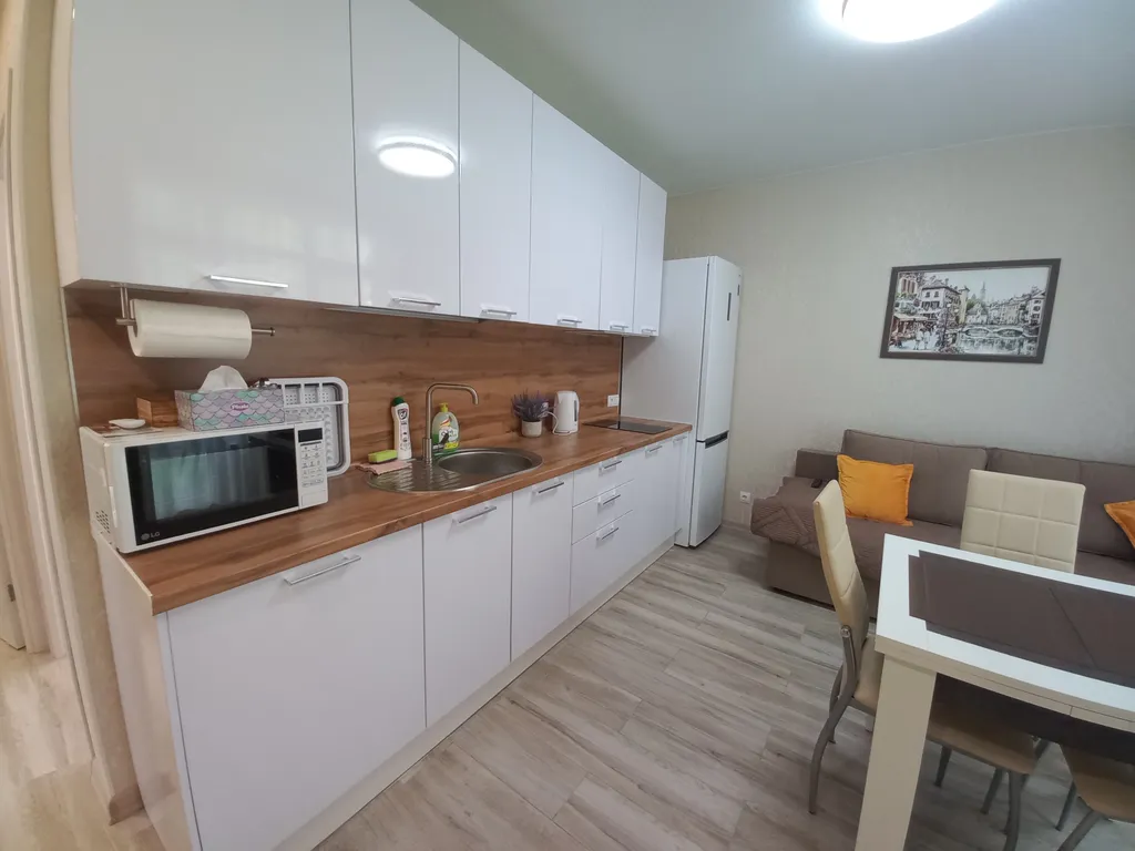 Шикарная квартира со своим двориком и качелью