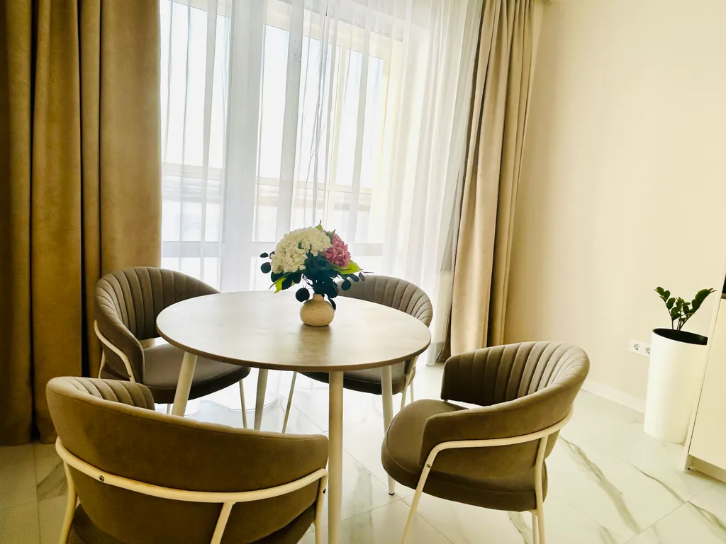 Стильные апартаменты Rich с шикарным видом на город и реку Амур.