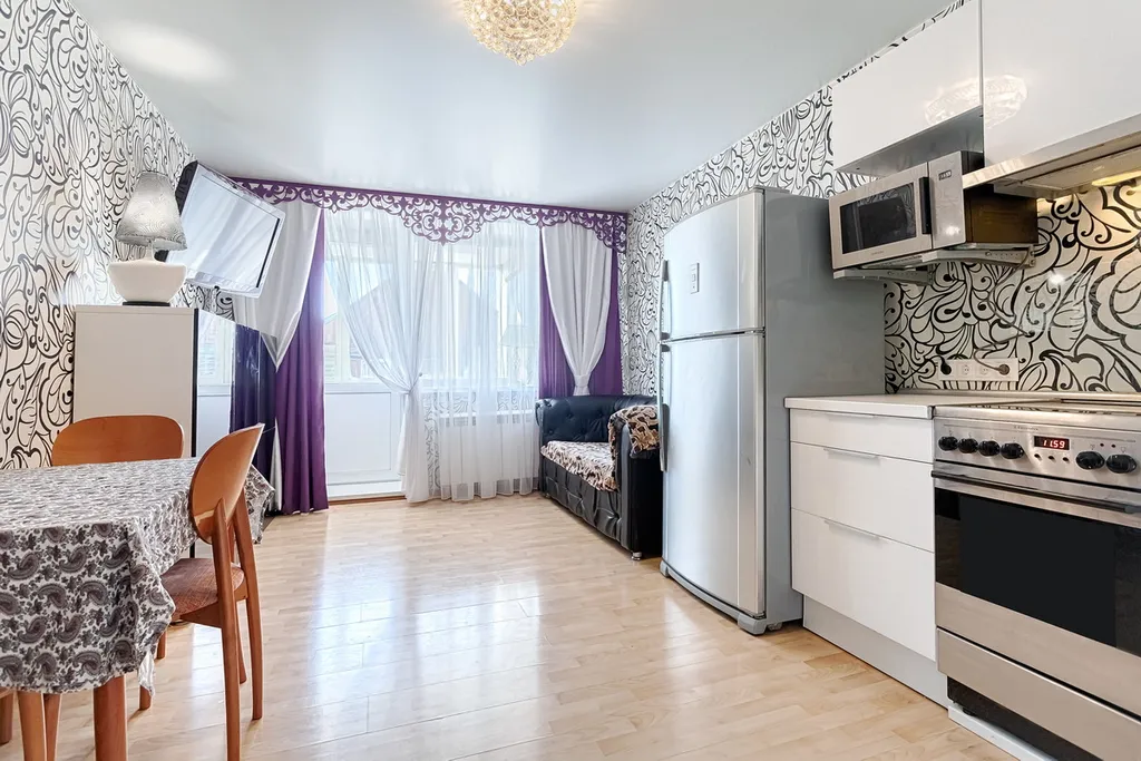 Уютная квартира в тихом центре — аренда посуточно в Бердск