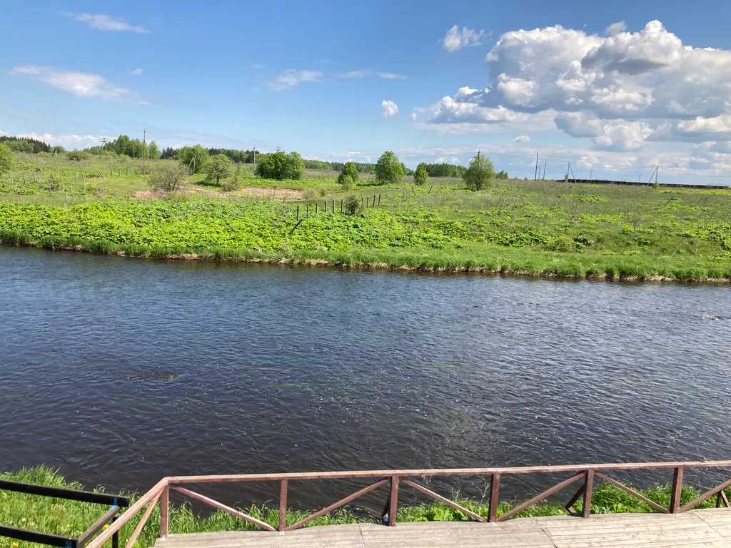 Дом у реки с баней