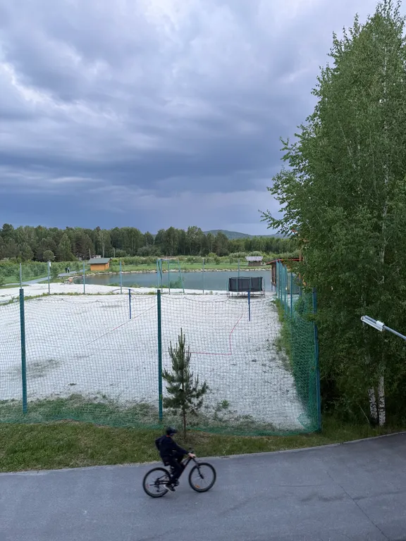 Семейный апартамент у озера на горнолыжном курорте Солнечная Долина