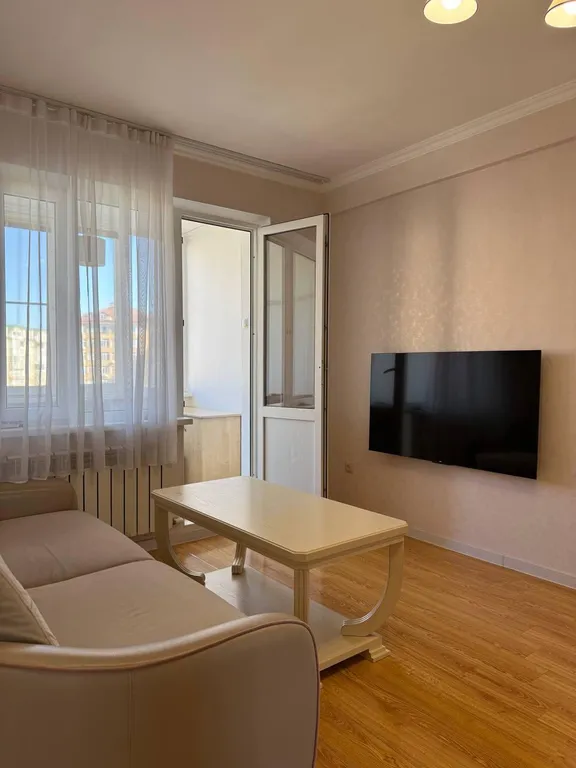 Светлая квартира с балконом и стильной гостиной — аренда посуточно в Каспийск