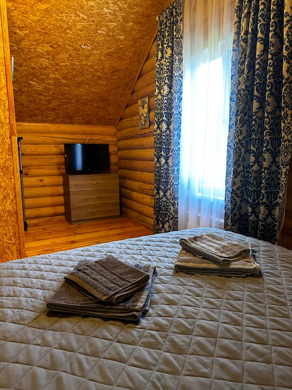 Коттедж Дом на берегу пруда — Бор