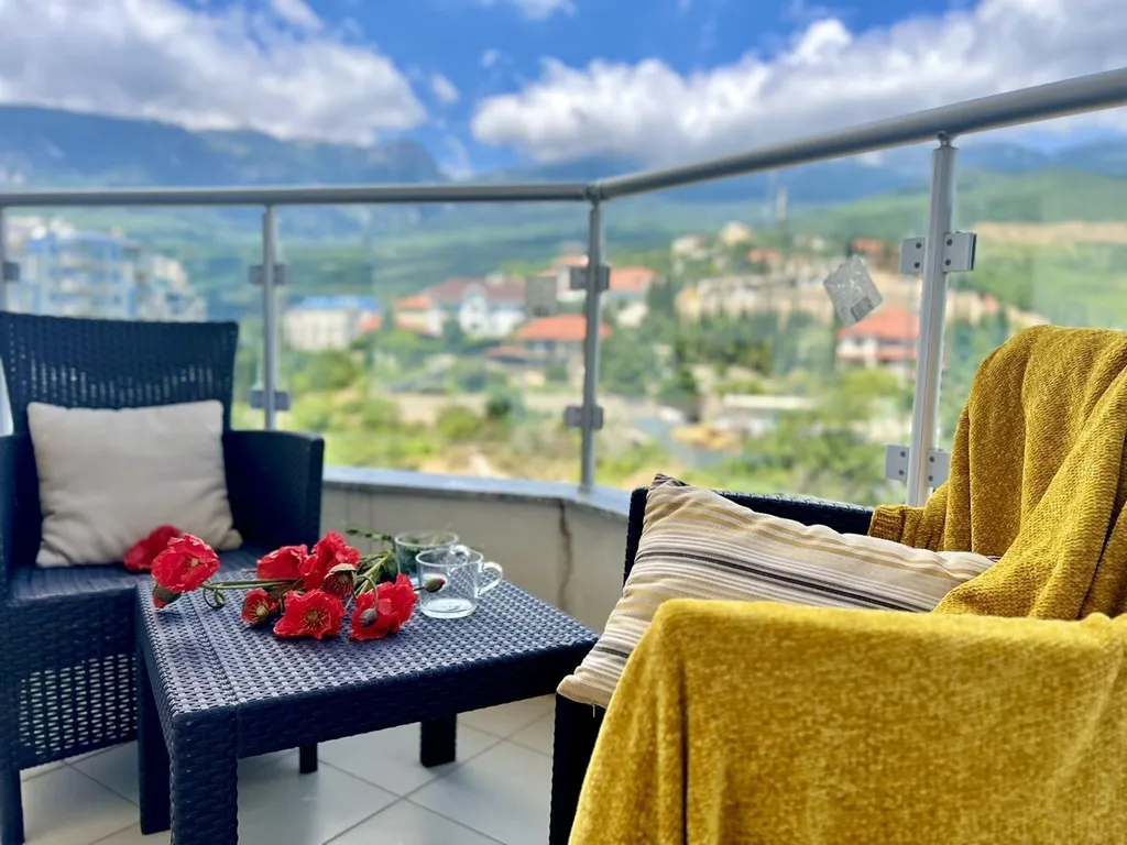 Уютная квартира с видом на горы в ЖК Шато Лувр в пгт Гурзуф