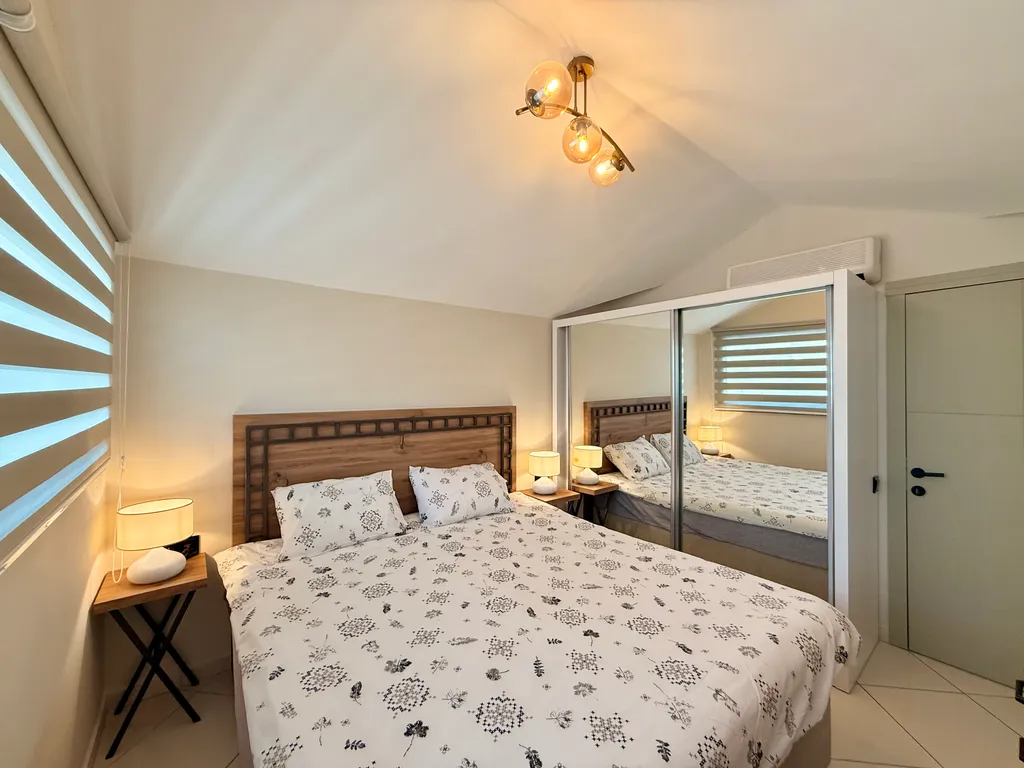 Двухуровневые апартаменты с видом на море и горы