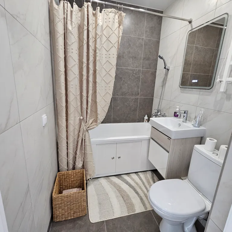 Квартира с видом на березовую рощу