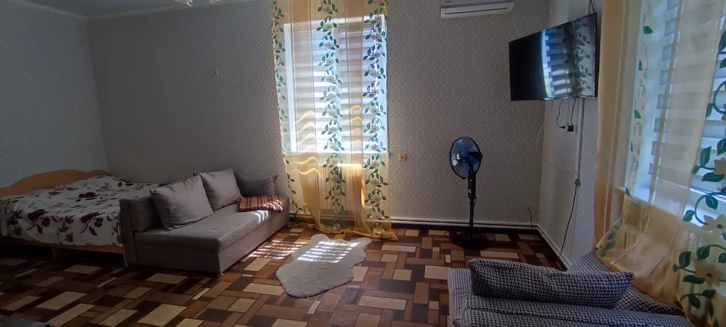 Квартира Квартира Большой и солнечный номер на втором этаже со своей кухней — Геленджик