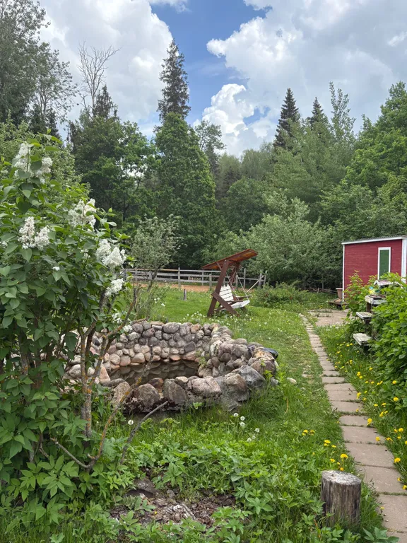 Уютный жилой зимний дом в сказочно живописном месте