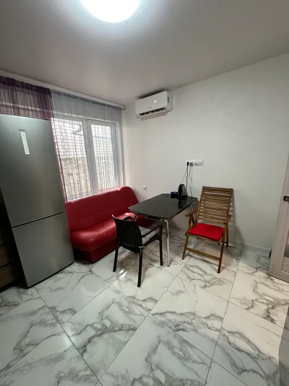 Уютный новый дом в центре города с бассейном