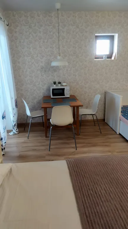 Студия у моря, Итальянская деревня