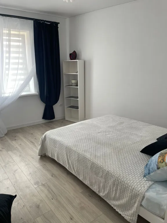 Семейные апартаменты в черно- белом стиле